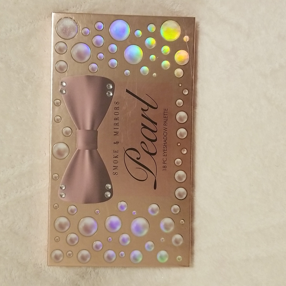 Smoke & Mirrors Pearl 18pc Eyeshadow palette
